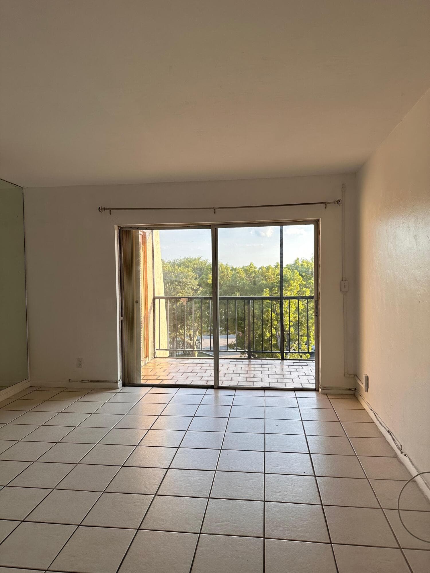 Condominium at 13707 Kendale Lakes Circle, Miami FL 33183