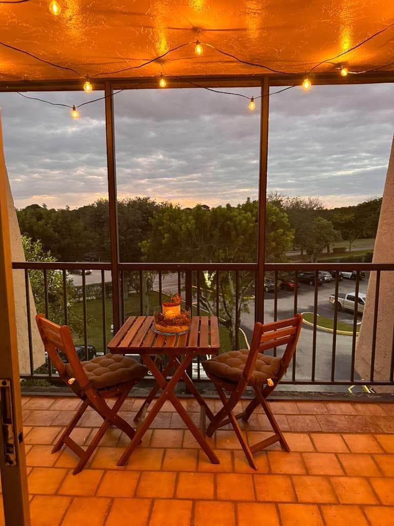 Condominium at 13707 Kendale Lakes Circle, Miami FL 33183