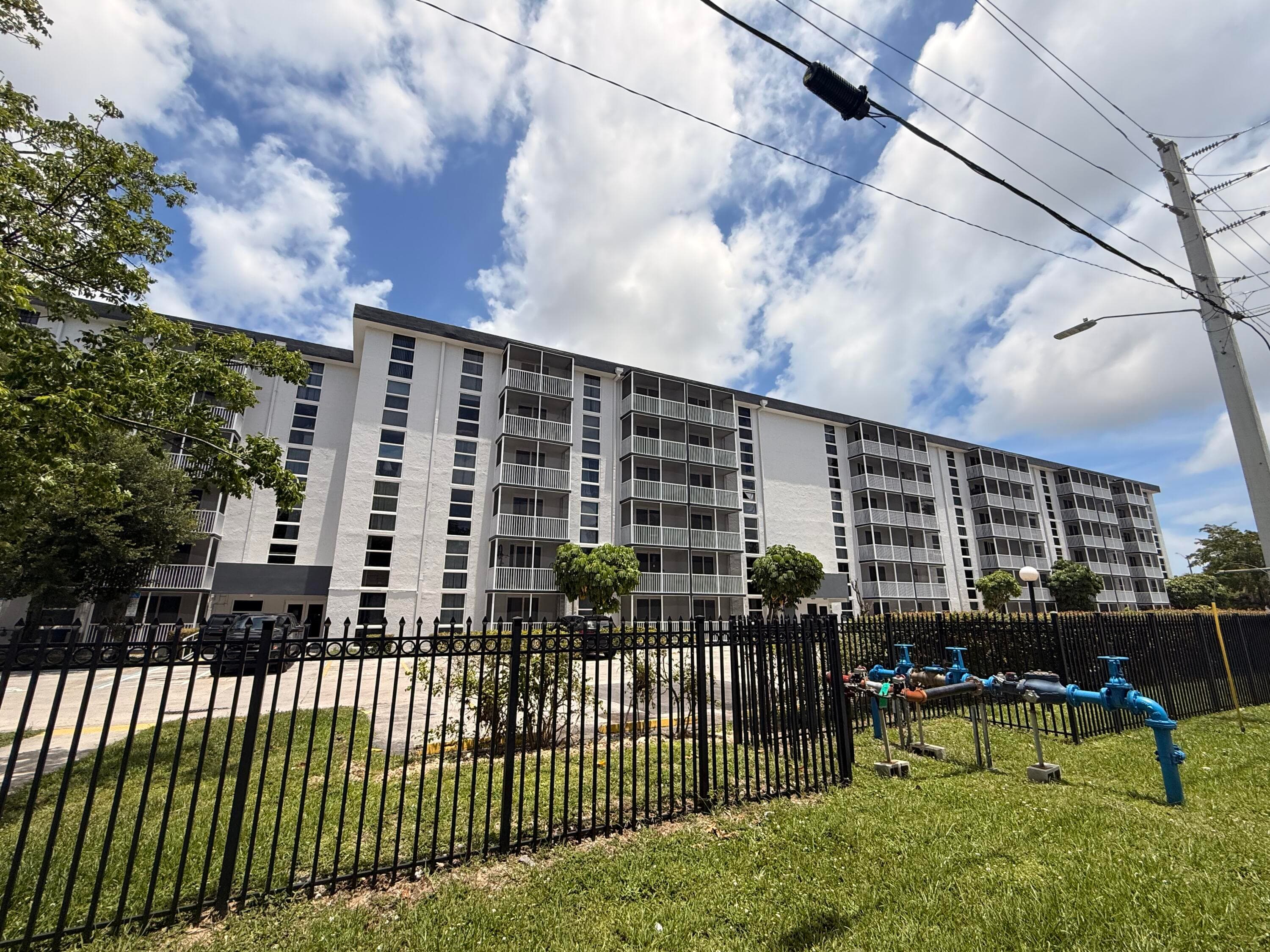 Condominium at 16950 W Dixie Highway # A226, North Miami Beach FL 33160