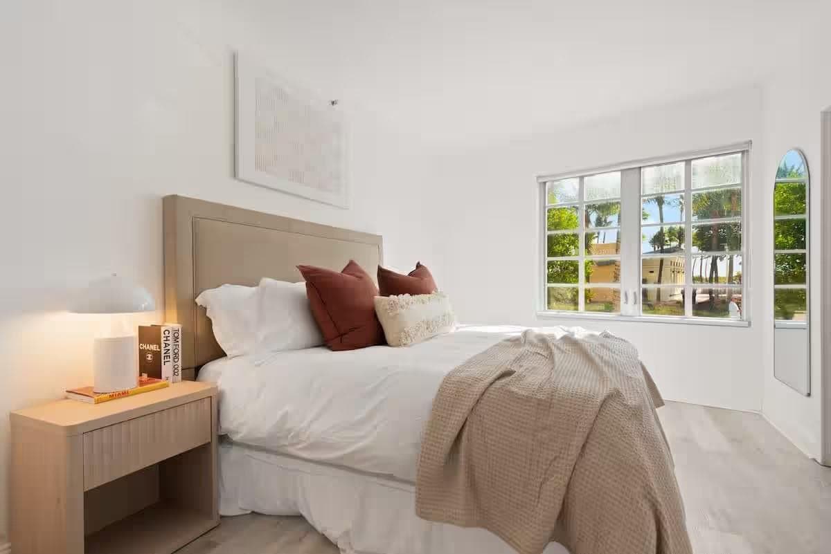 Condominium at 530 Ocean Drive, Miami Beach FL 33139