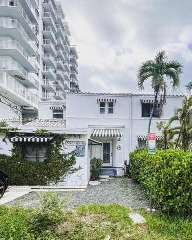Single Family Residence at 2811 Indian Creek Dr, Miami Beach FL 33140