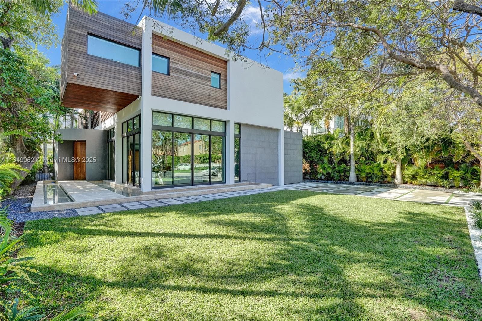 Single Family Residence at Golden Beach, FL, 33160