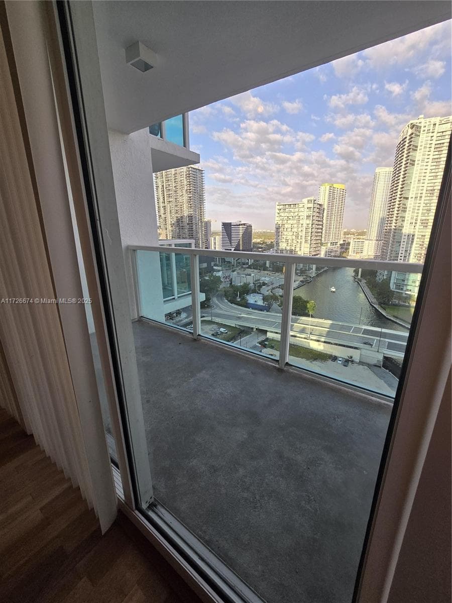 Condominium at 31 SE 5th St # 2409, Miami FL 33131