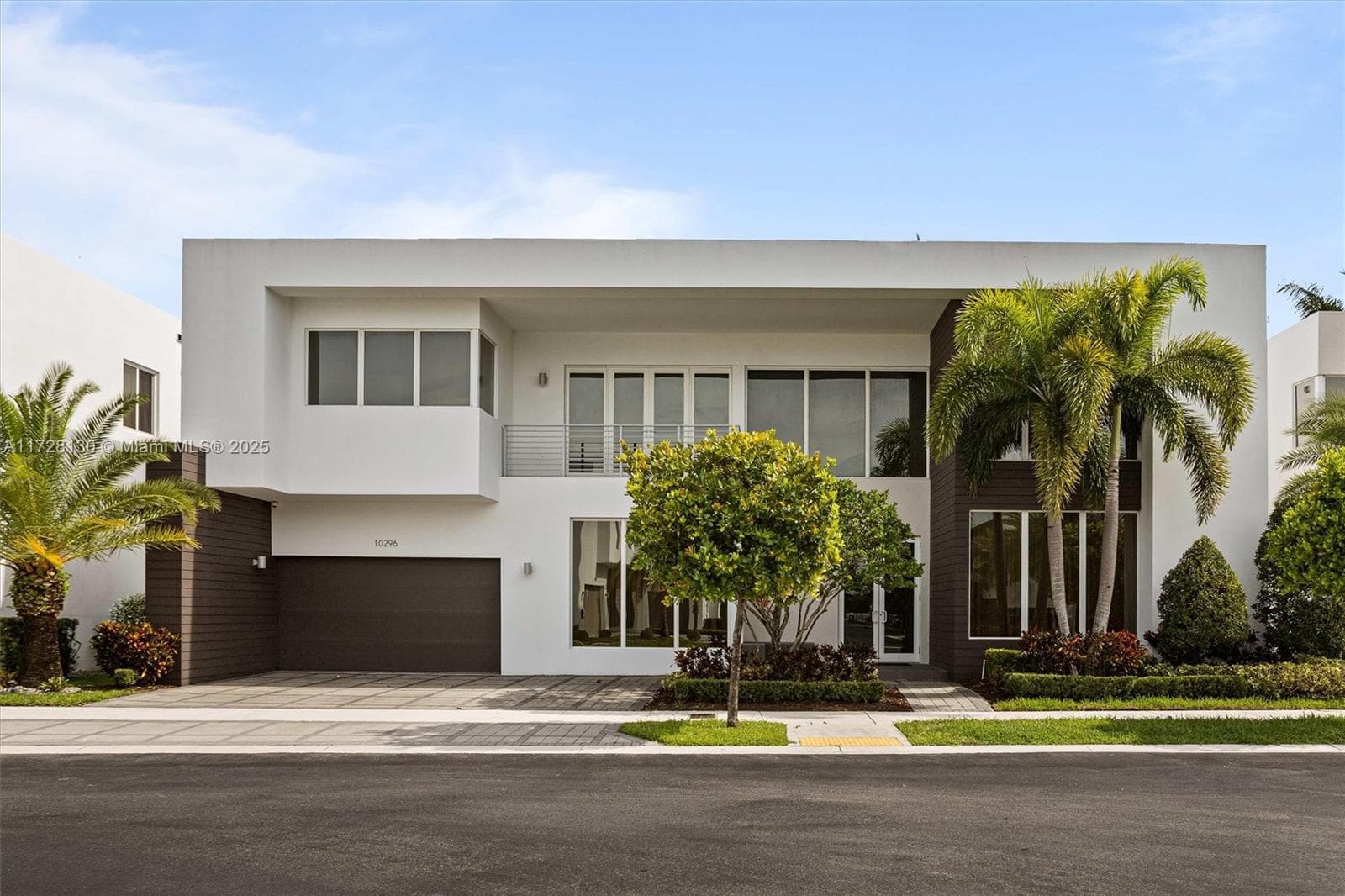 Single Family Residence at 10296 NW 74th Ter, Doral FL 33178