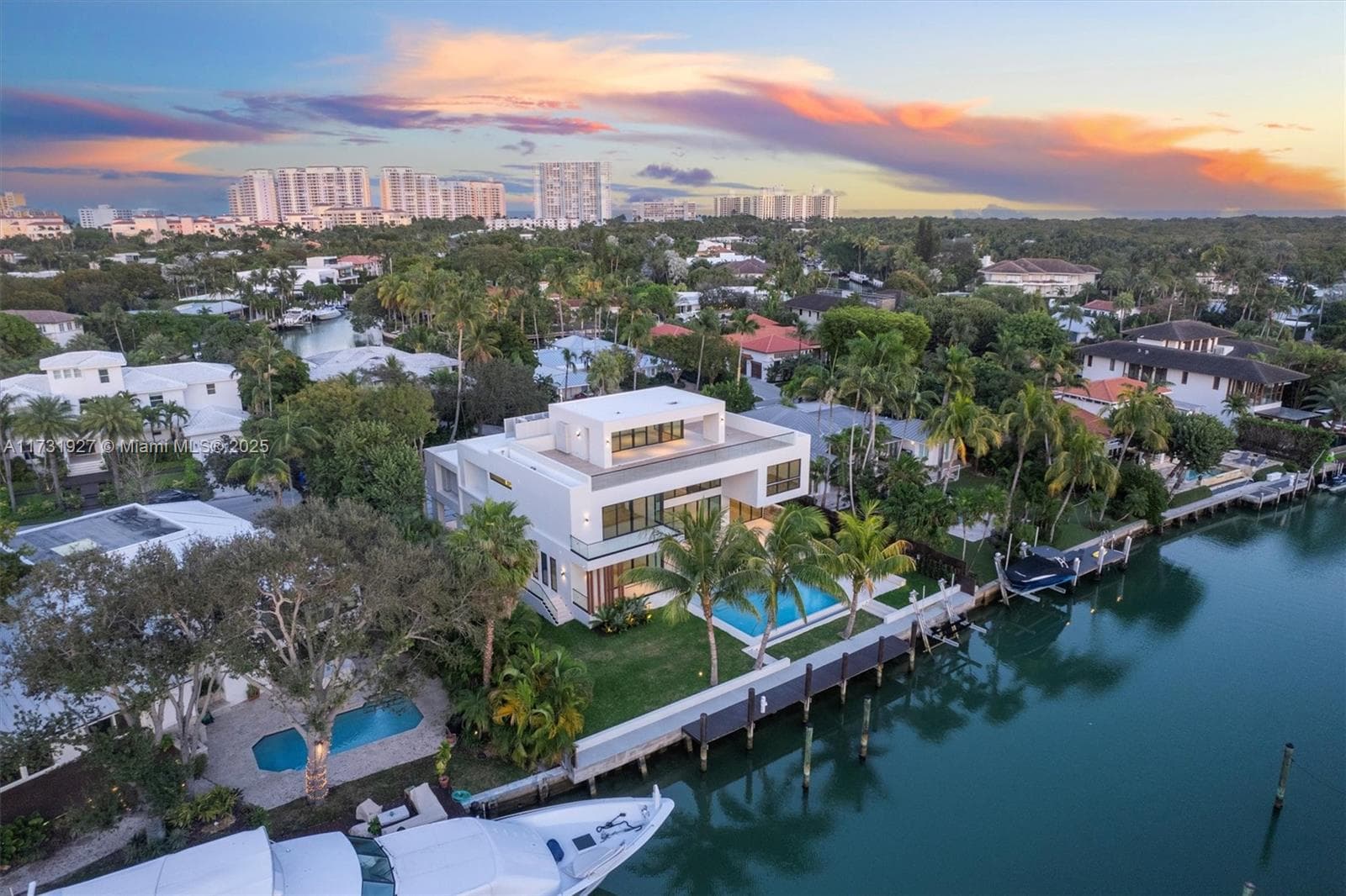 Single Family Residence at 960 Mariner Dr, Key Biscayne FL 33149
