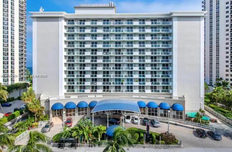 Hotel/Motel at 19201 Collins Ave # 435, Sunny Isles Beach FL 33160