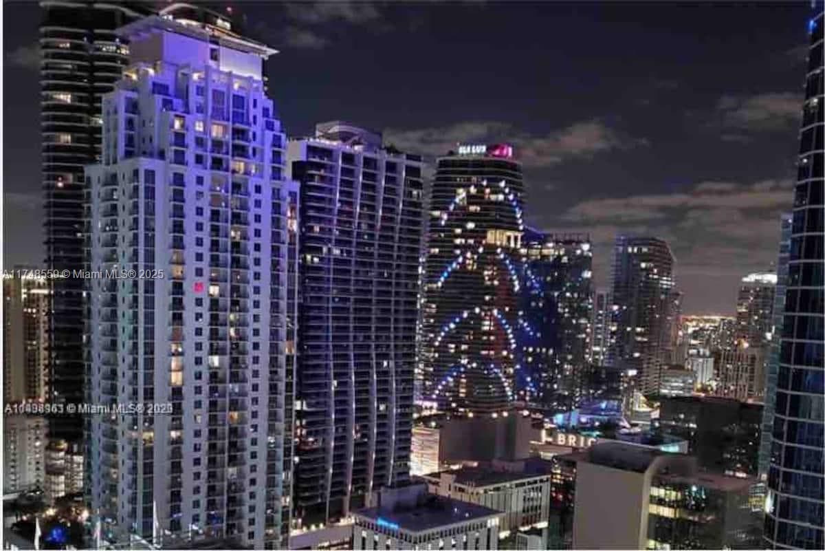 Condominium at 1200 Brickell Bay Dr # 3924, Miami FL 33131