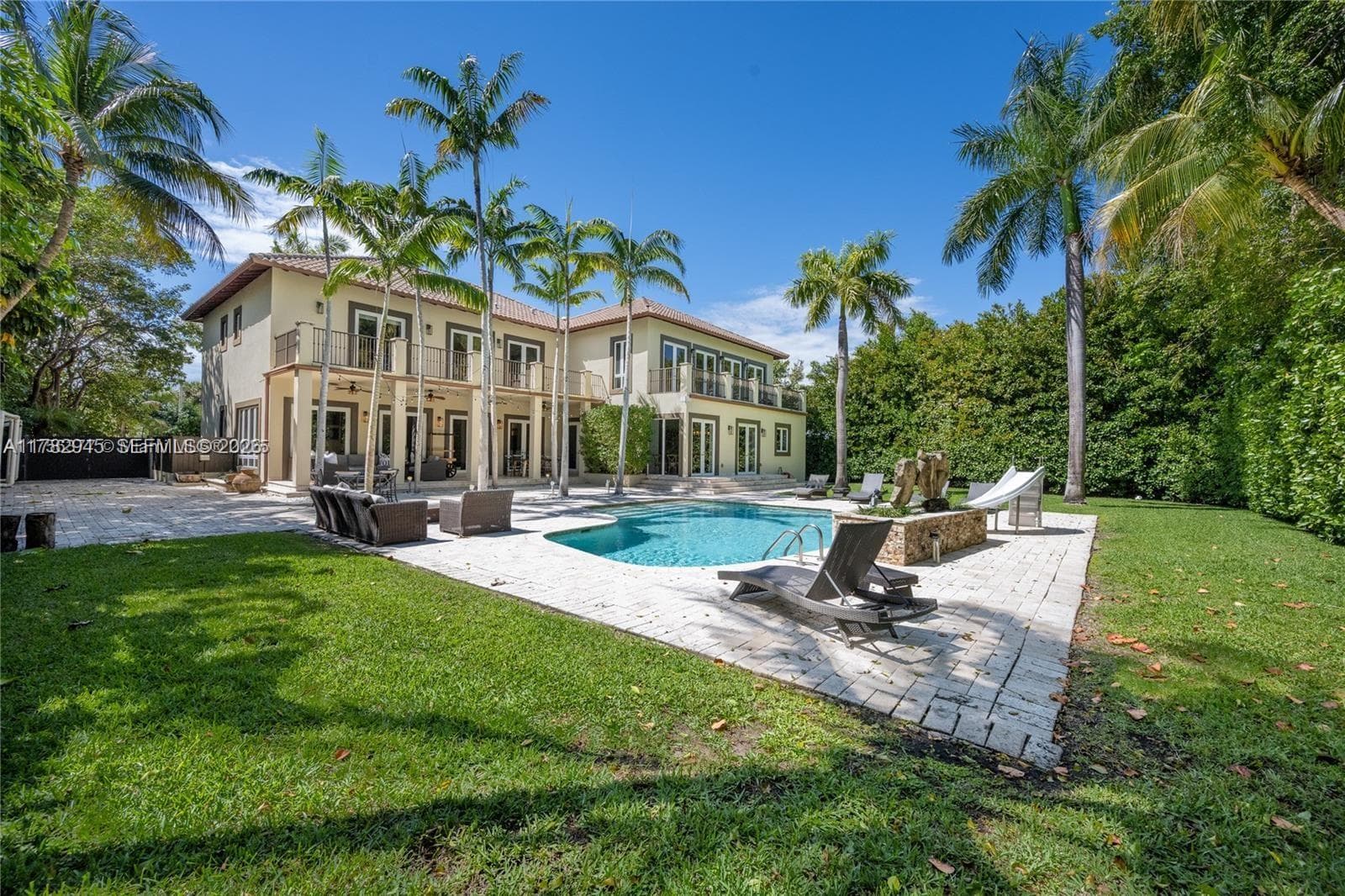 Single Family Residence at 31 Island Dr, Key Biscayne FL 33149