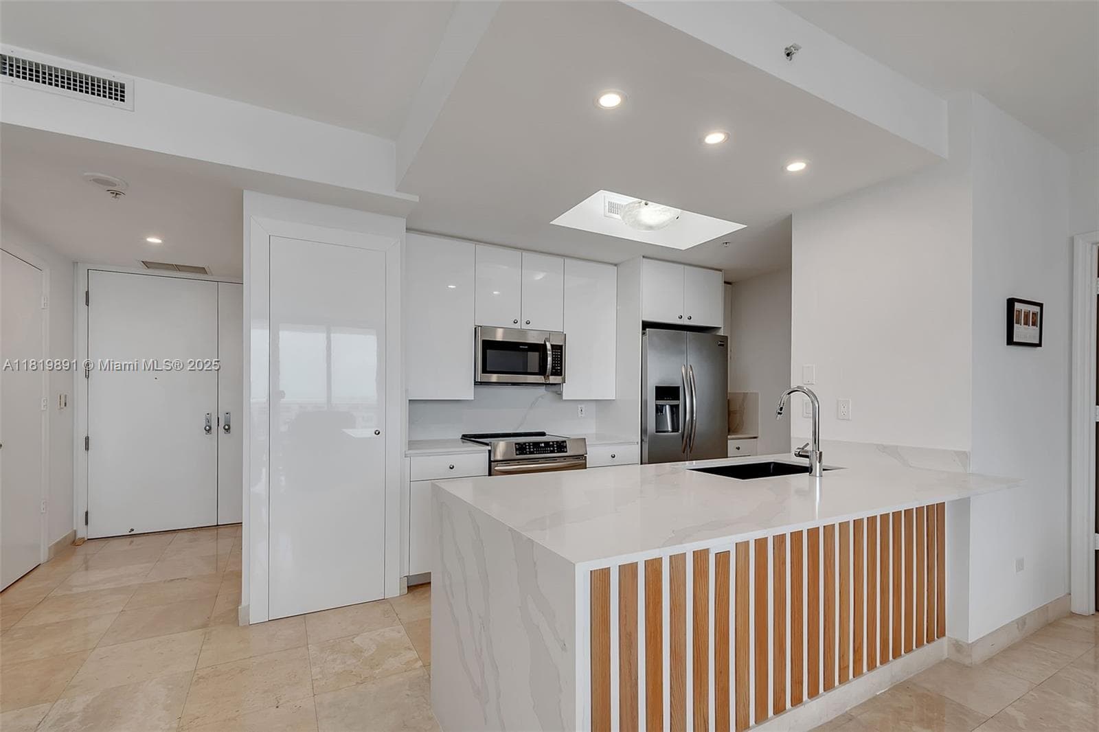 Condominium at 848 Brickell Key Dr # 1803, Miami FL 33131