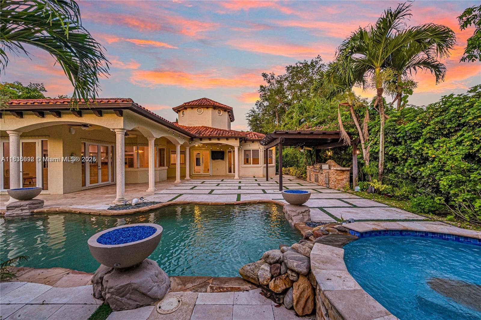 Single Family Residence at 13400 SW 83rd Ave, Pinecrest FL 33156