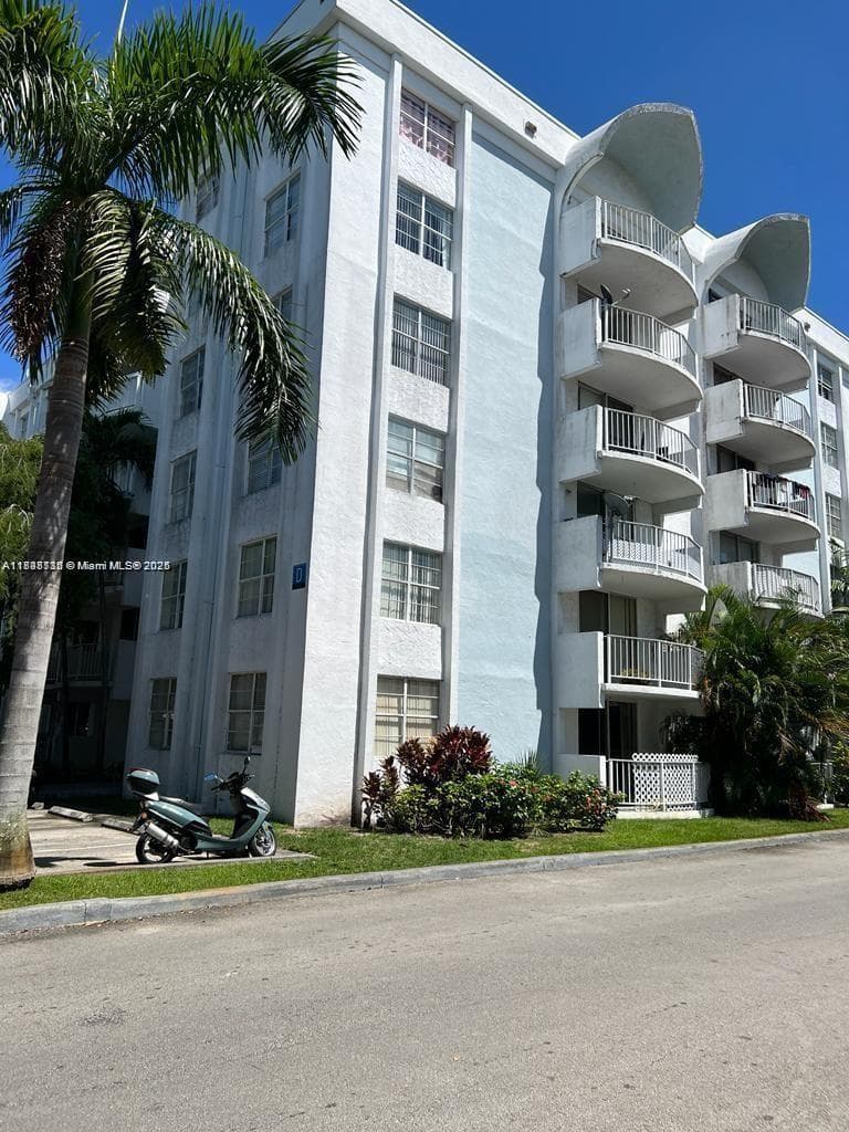 Condominium at 498 NW 165th St Rd # 407, Miami FL 33169