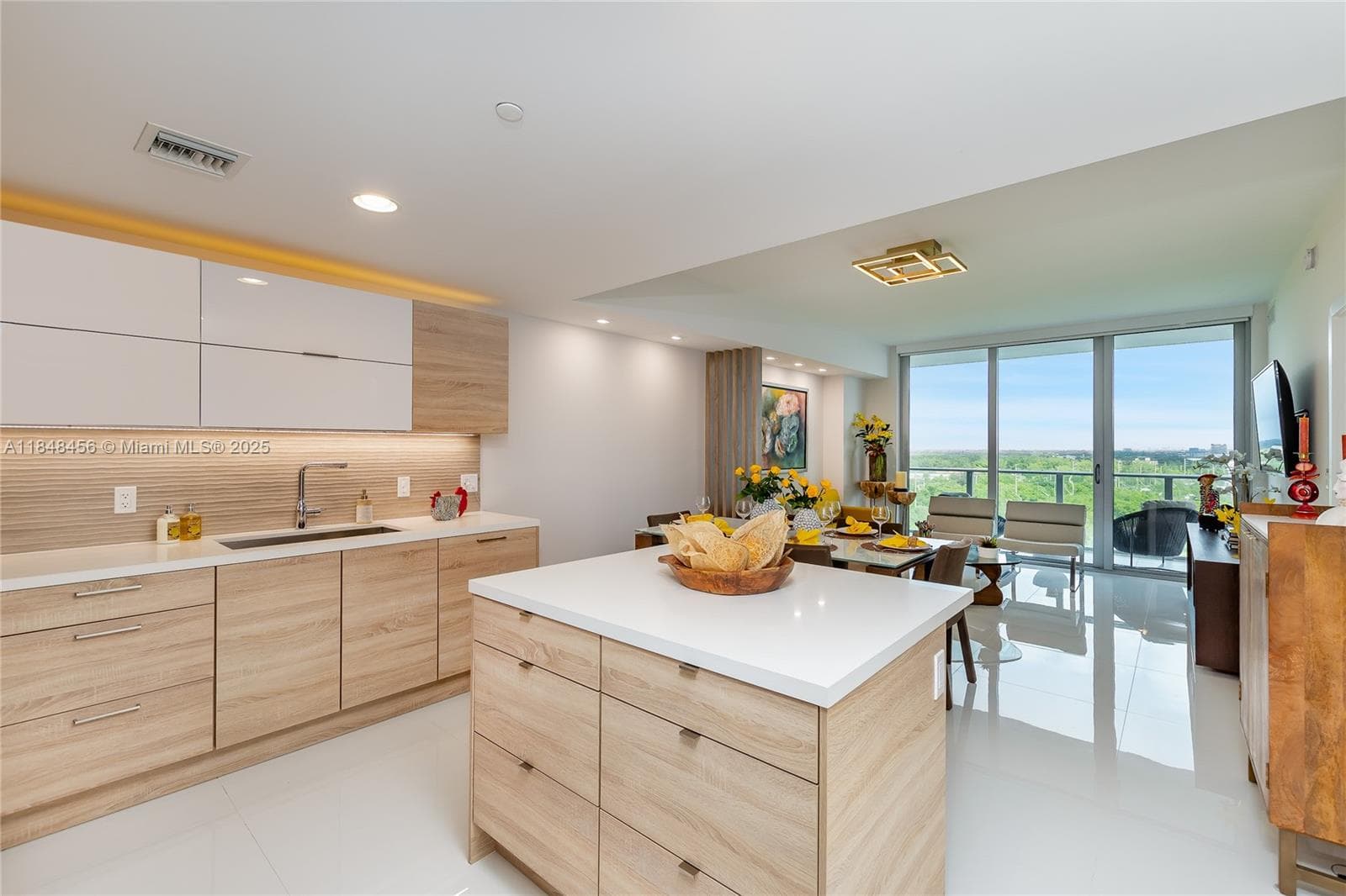 Condominium at 16385 Biscayne Blvd, North Miami Beach FL 33160