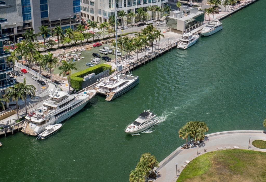 Condominium at 485 Brickell Ave # 3711, Miami FL 33131