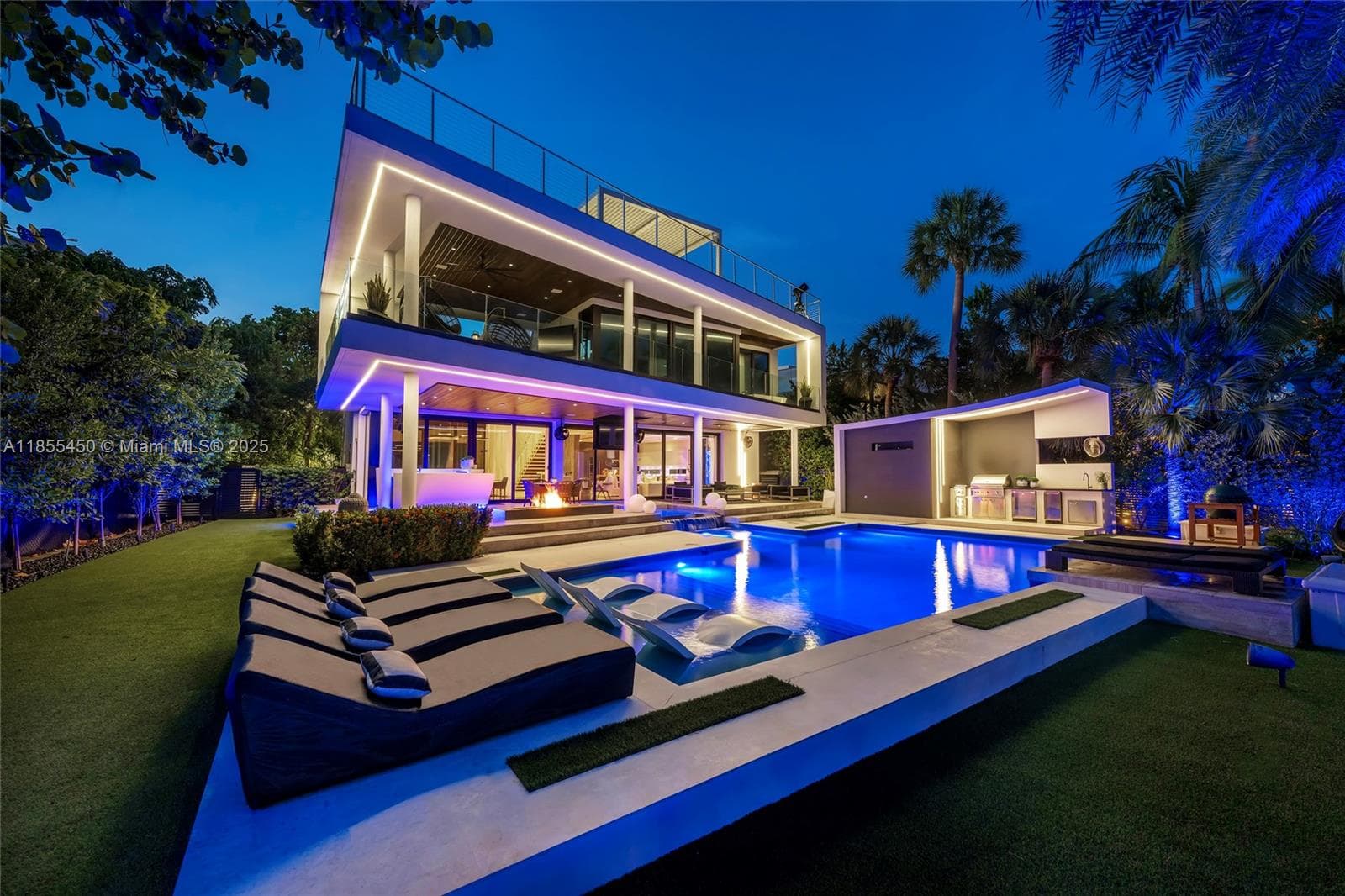 Single Family Residence at 528 Lakeview Ct, Miami Beach FL 33140