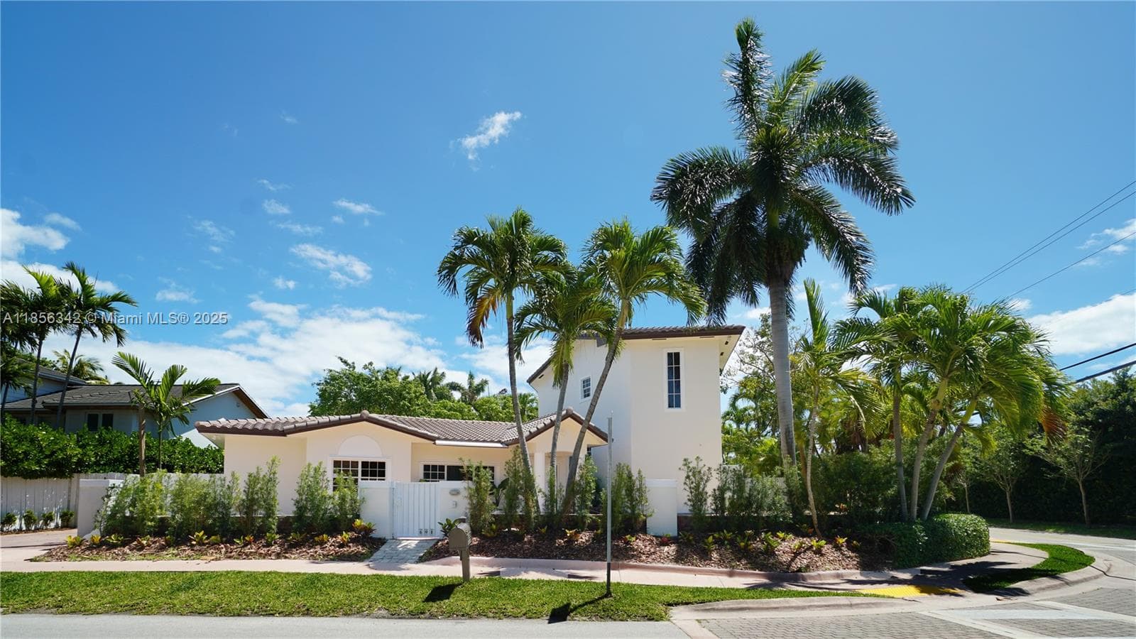 Single Family Residence at 691 Ridgewood Rd, Key Biscayne FL 33149