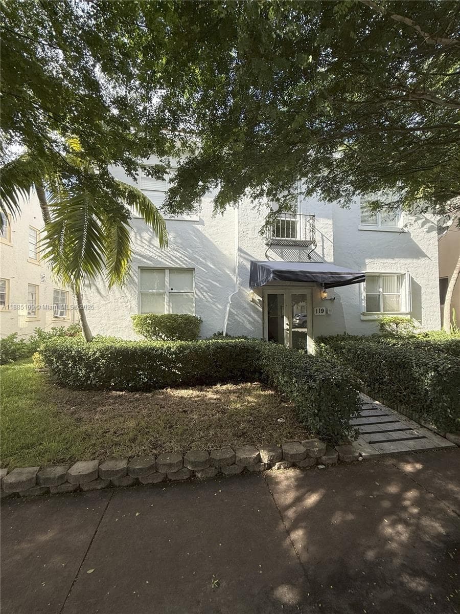 Condominium at 119 Menores Ave # 11, Coral Gables FL 33134