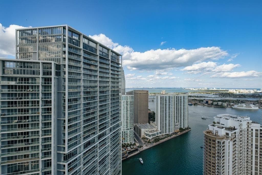 Condominium at 465 Brickell Avenue # 2706, Miami FL 33131