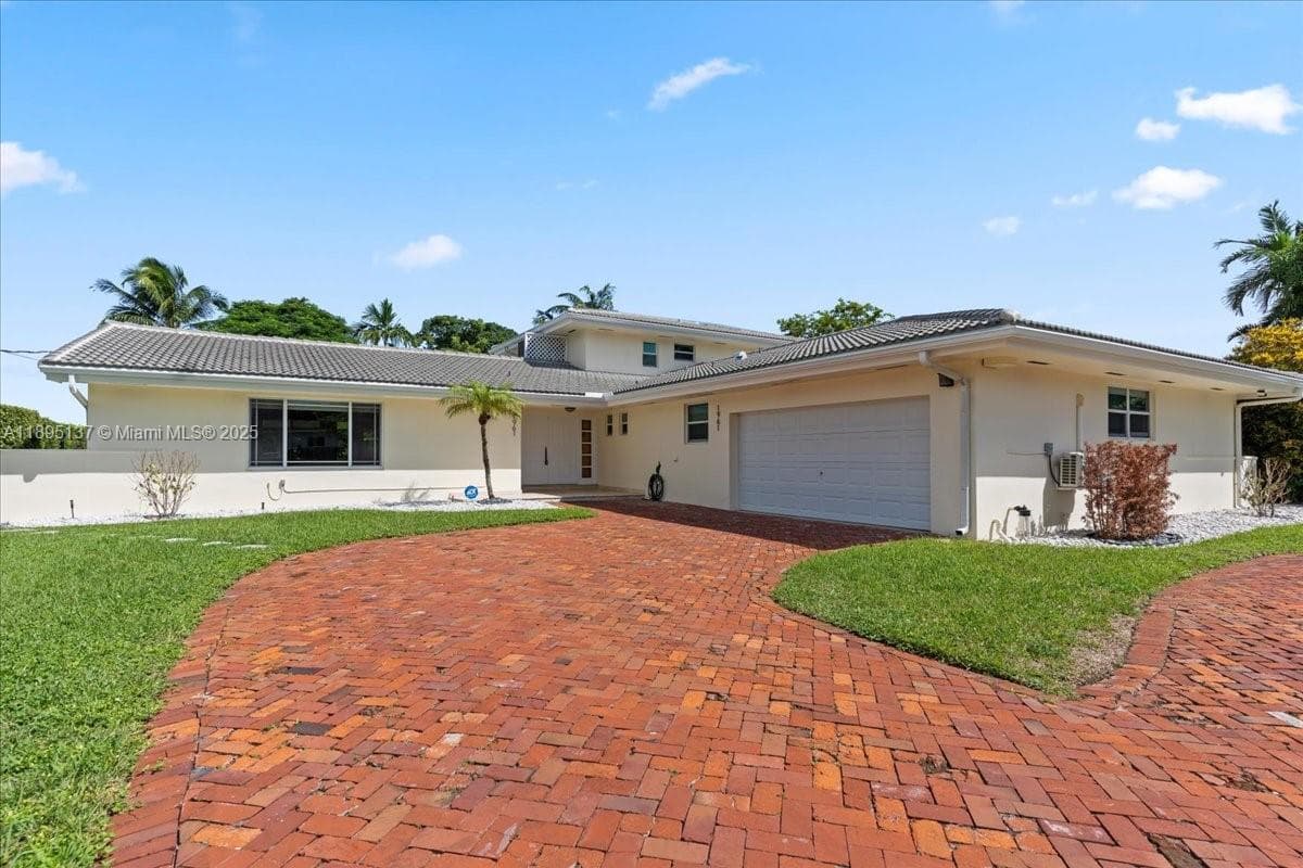 Single Family Residence at 1961 NE 188th St, Miami FL 33179