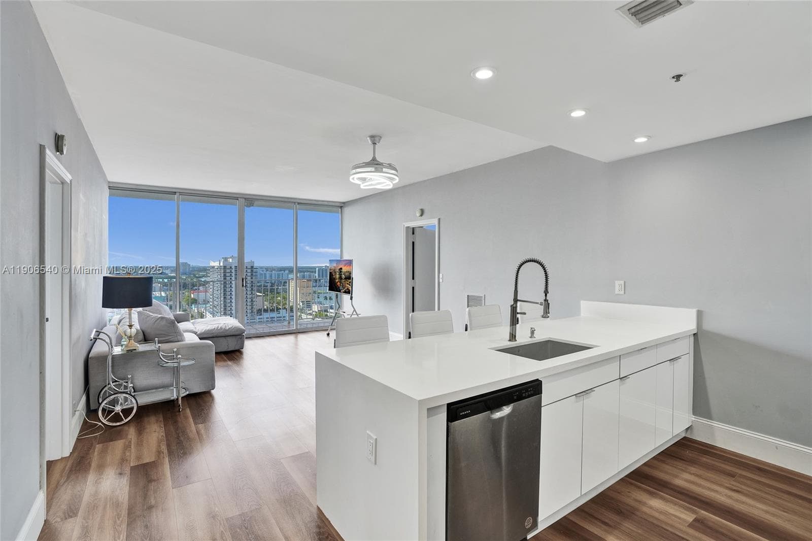 Condominium at 7601 E Treasure Dr, North Bay Village FL 33141