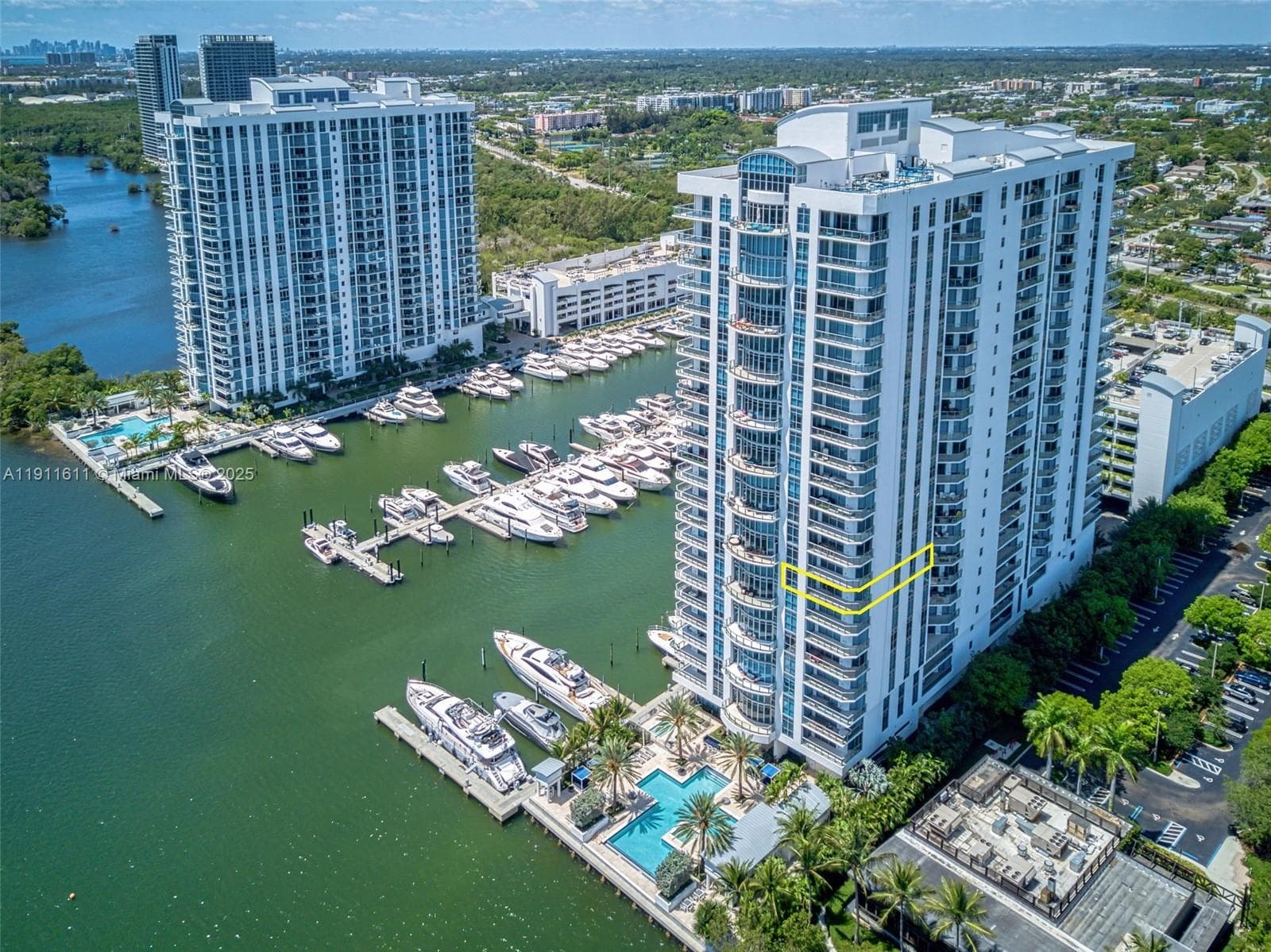 Condominium at 17301 Biscayne Blvd # 910, North Miami Beach FL 33160