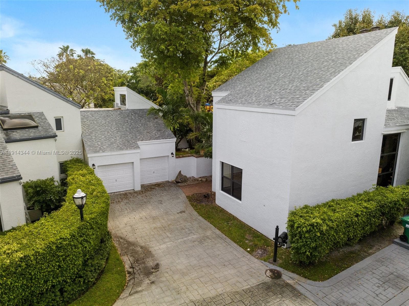 Single Family Residence at 20215 W Oak Haven Cir, Miami FL 33179