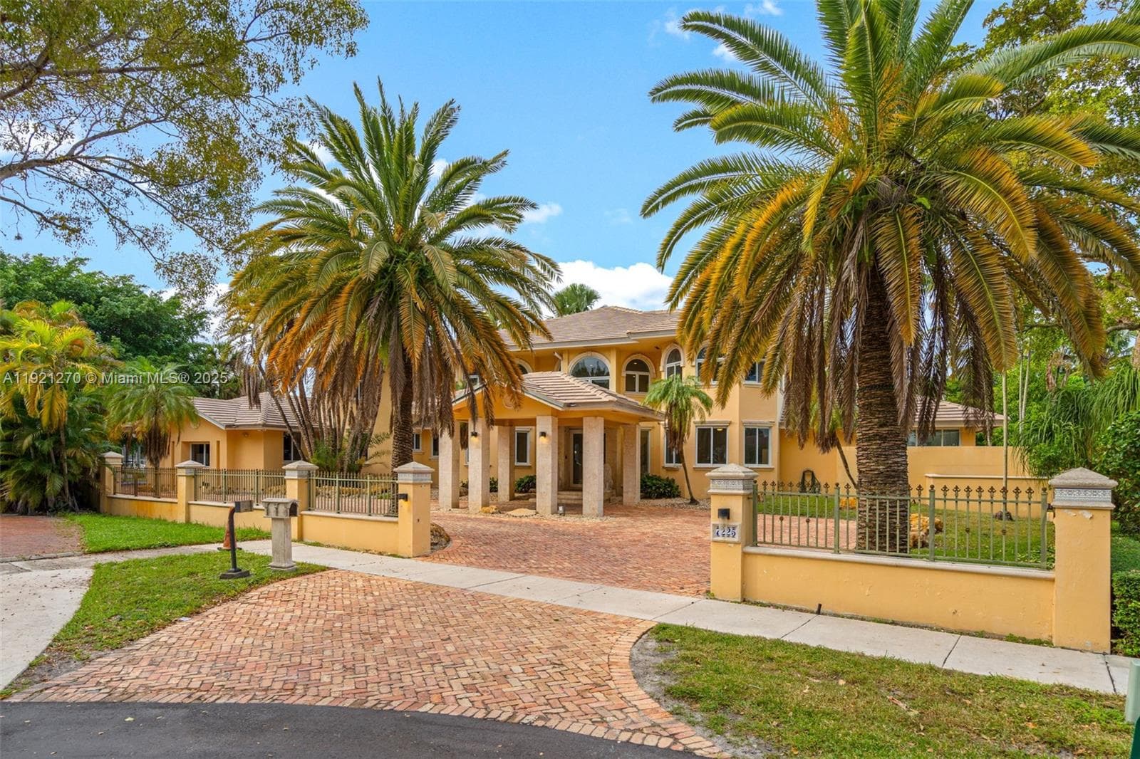 Single Family Residence at 7225 Gleneagle Dr, Miami Lakes FL 33014