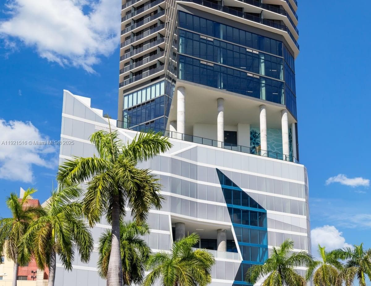 Condominium at 398 NE 5th St # 2215, Miami FL 33132