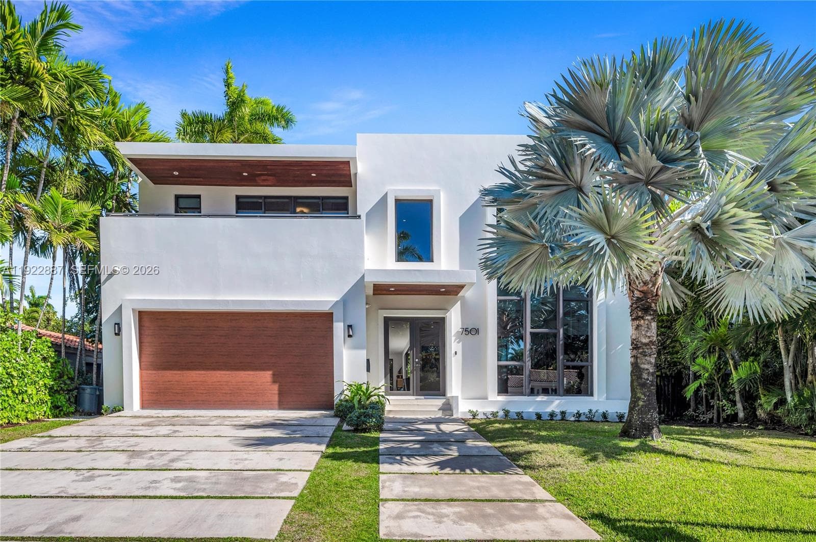 Single Family Residence at 7501 Coquina Dr, North Bay Village FL 33141