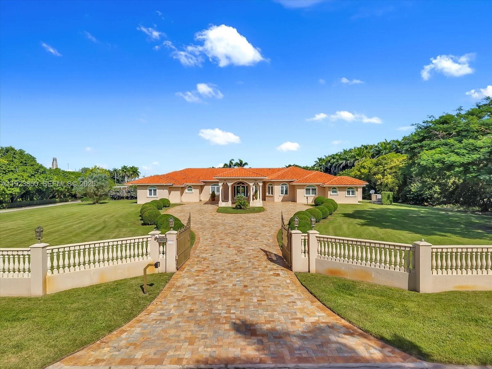 Single Family Residence at 18611 SW 122nd St, Miami FL 33196