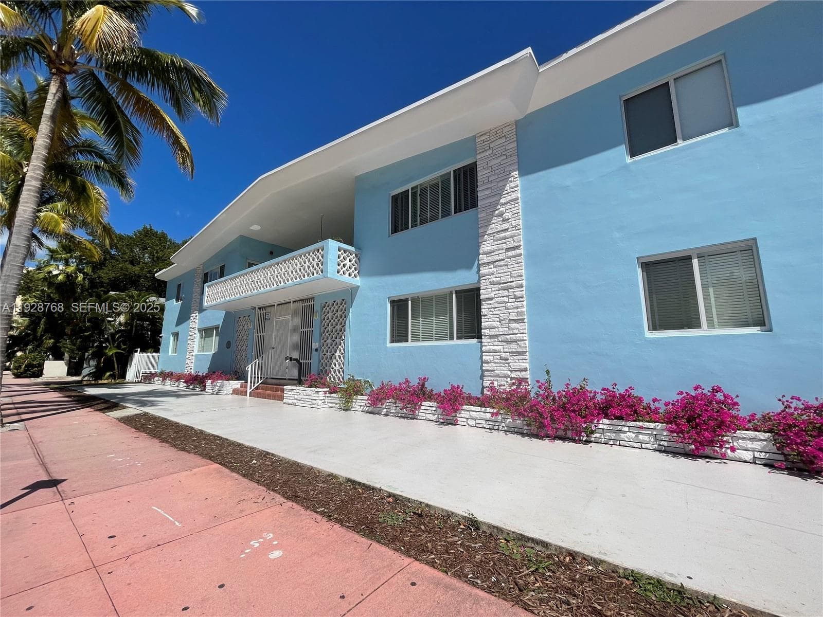 Stock Cooperative at 401 Collins Ave # 21, Miami Beach FL 33139