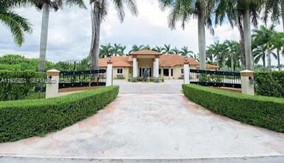 Single Family Residence at 19701 SW 197th Ave, Miami FL 33187