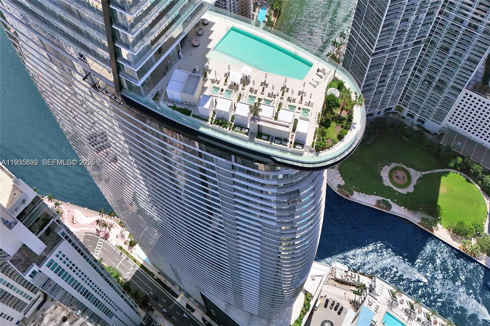 Condominium at 300 Biscayne Blvd Way # 3704C, Miami FL 33131