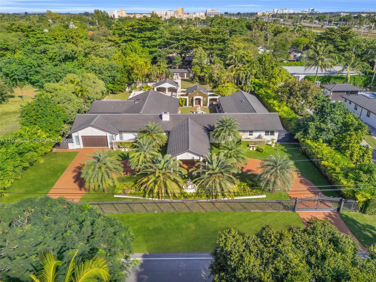 Single Family Residence at 11835 SW 47th St, Miami FL 33175