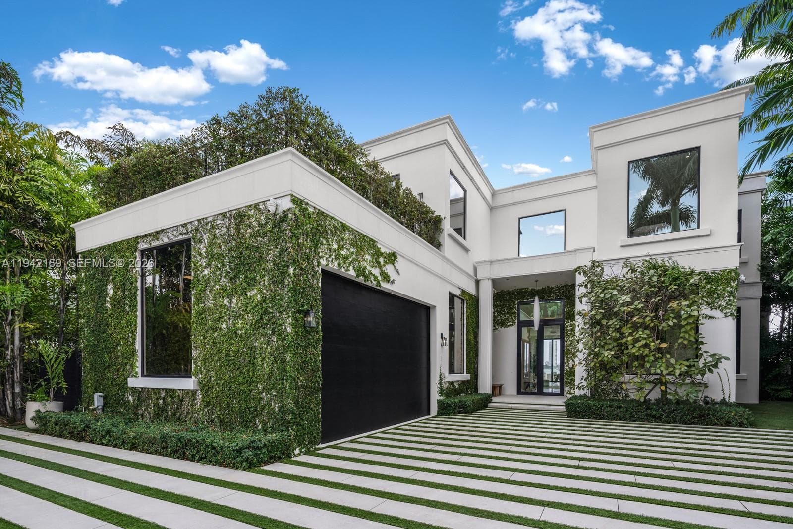 Single Family Residence at 33 E Dilido Dr, Miami Beach FL 33139