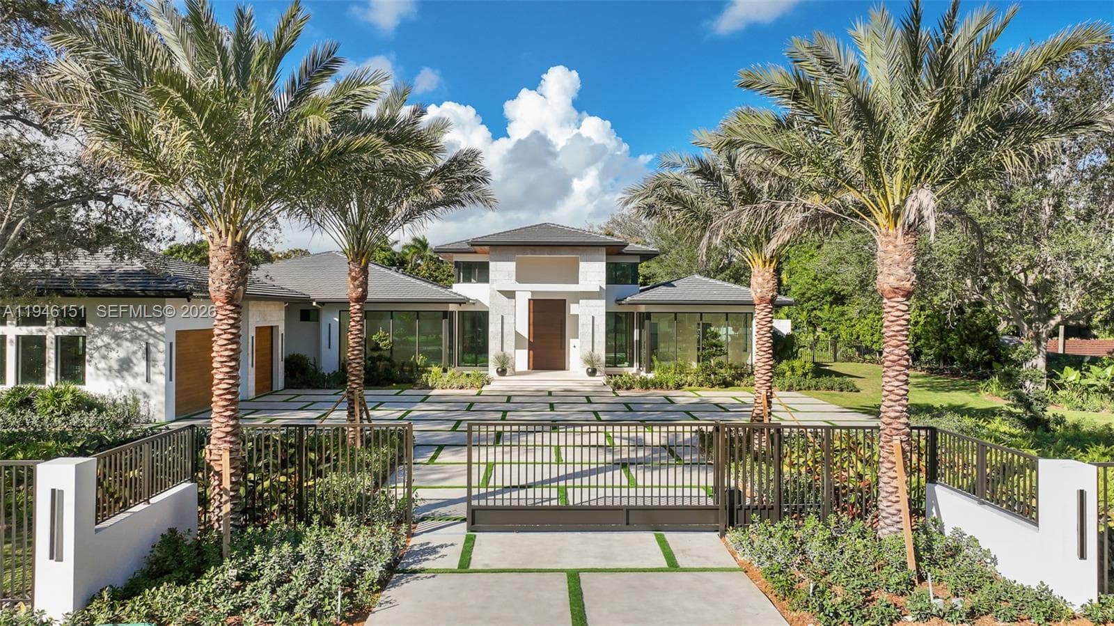 Single Family Residence at 7725 SW 114th St, Pinecrest FL 33156