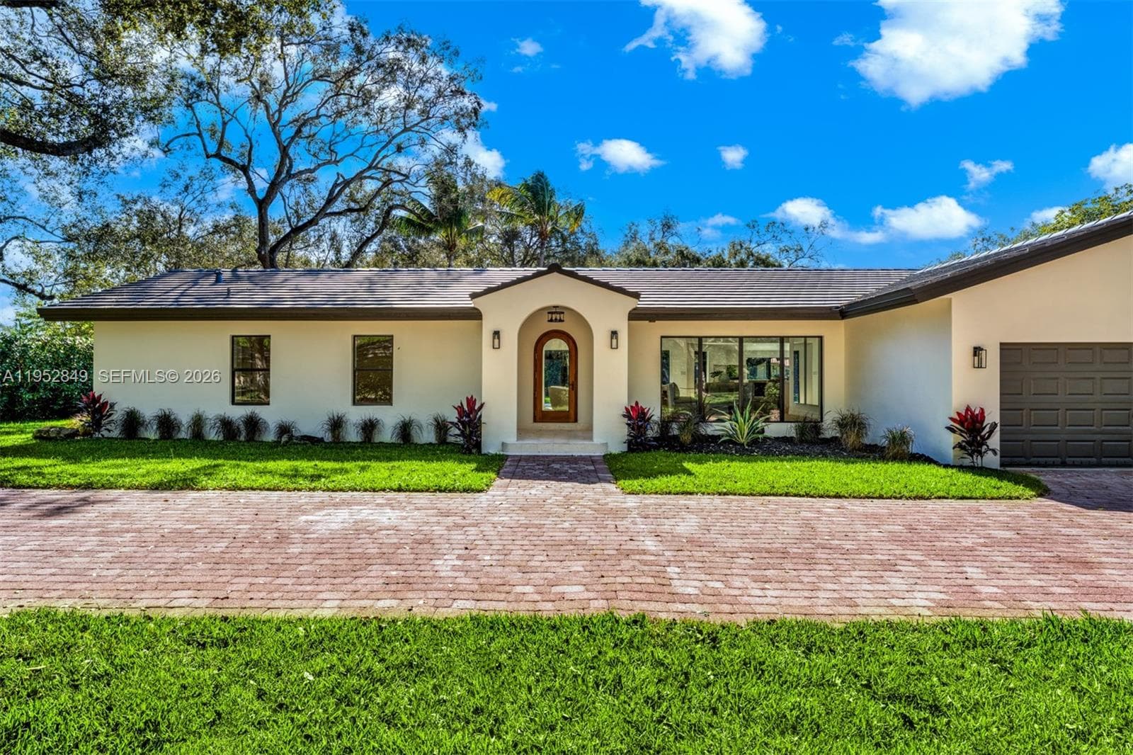 Single Family Residence at 6650 SW 127th St, Pinecrest FL 33156