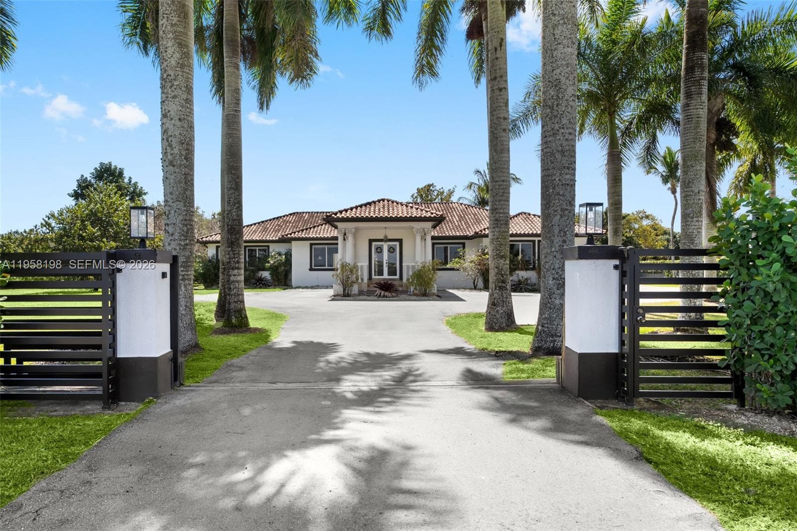 Single Family Residence at 16800 SW 190th St, Miami FL 33187