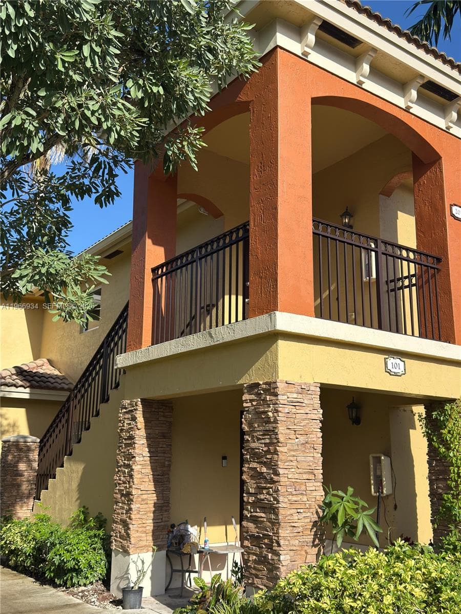 Condominium at 930 NE 34th Ave # 201, Homestead FL 33033