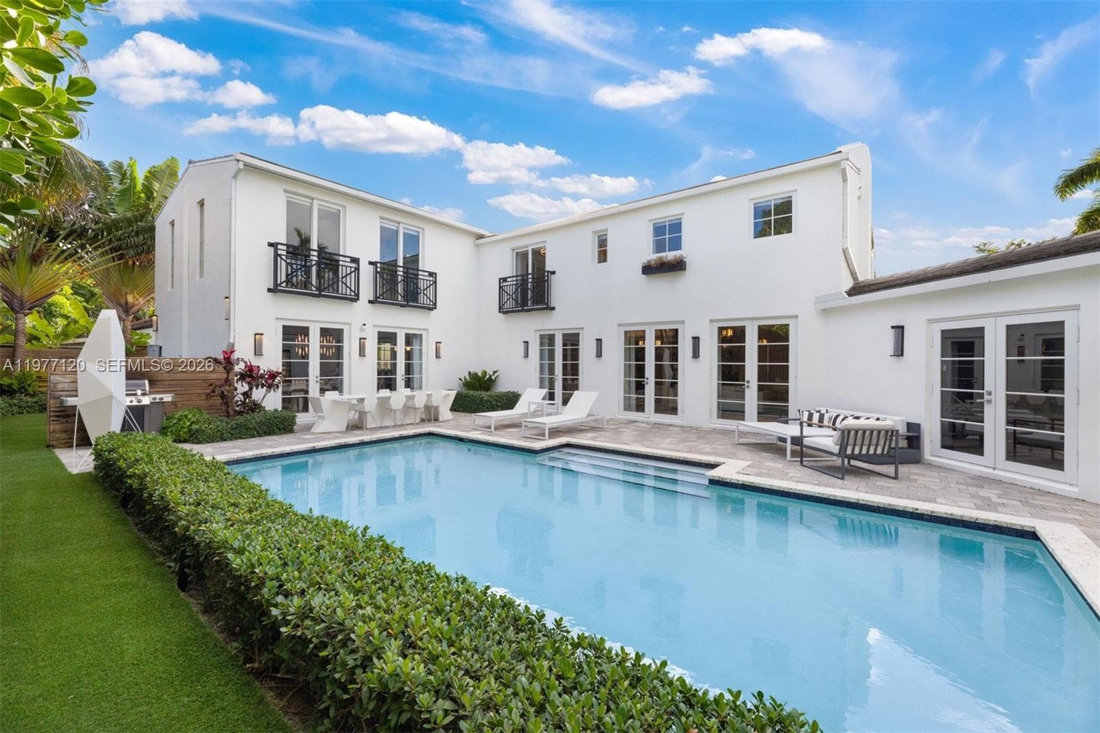 Single Family Residence at 2887 Pine Tree Dr, Miami Beach FL 33140
