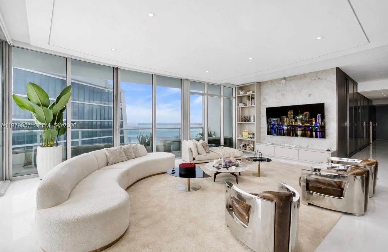 Condominium at 900 Biscayne Blvd, Miami FL 33132