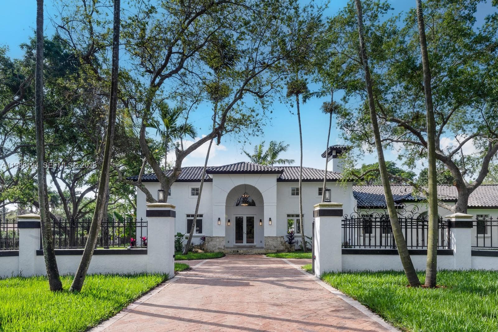 Single Family Residence at 6200 SW 130th Ter, Pinecrest FL 33156