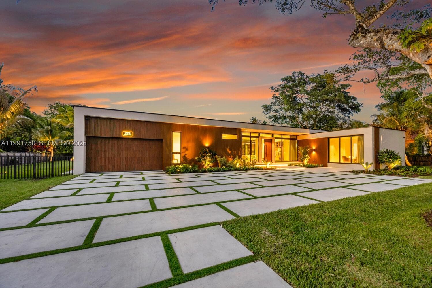 Single Family Residence at 7901 SW 120th St, Pinecrest FL 33156