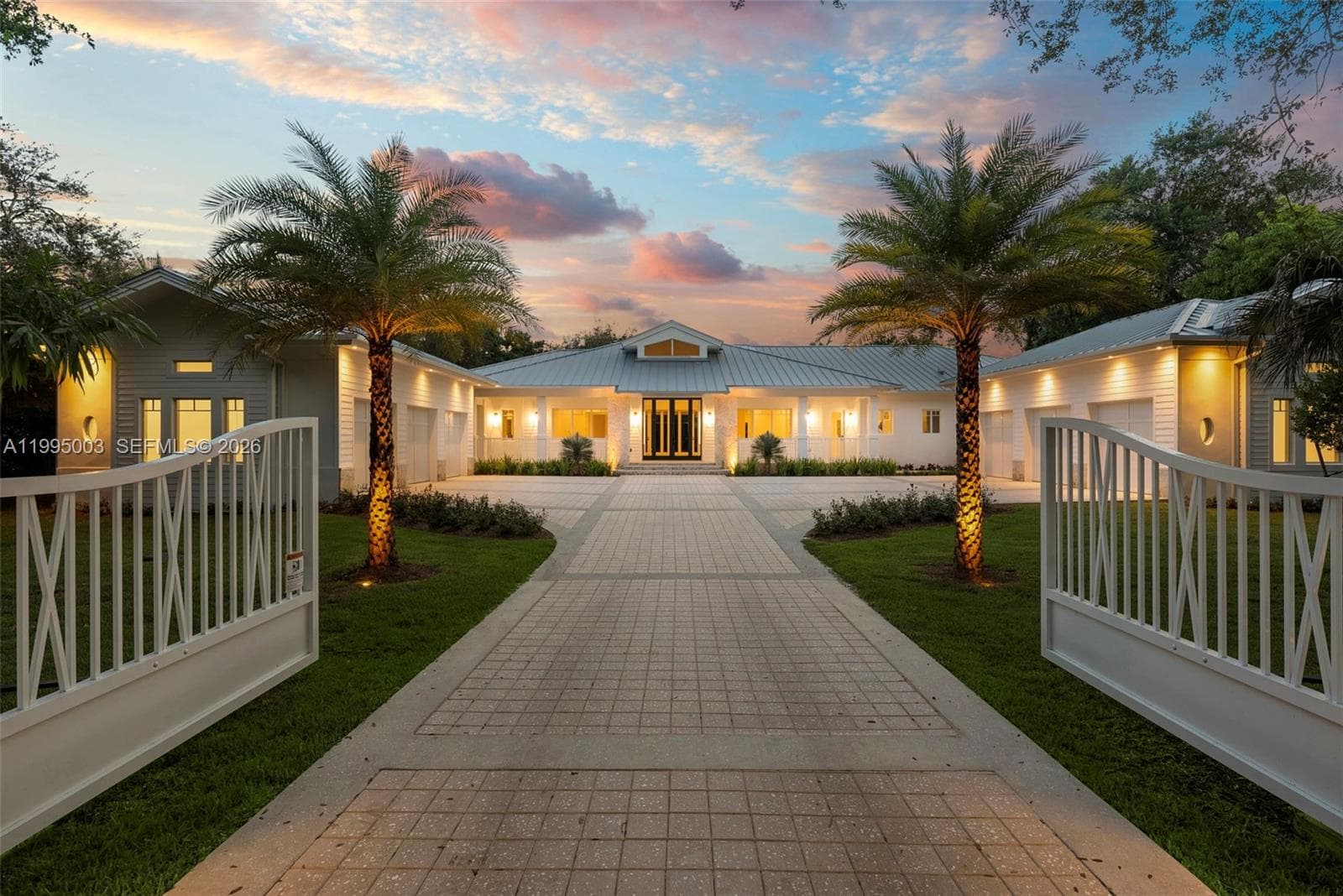 Single Family Residence at 7900 SW 118th St, Pinecrest FL 33156