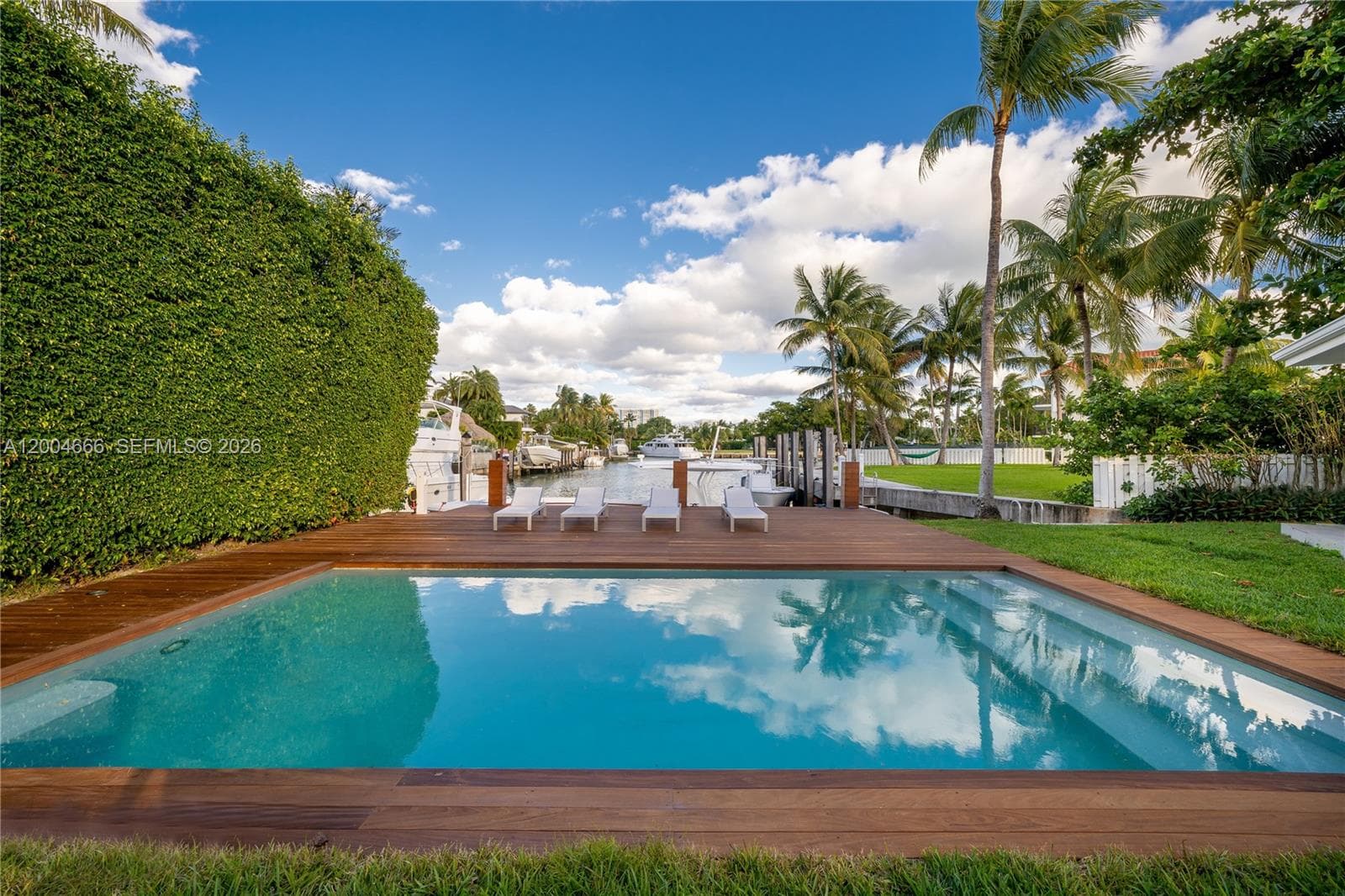 Single Family Residence at 861 Harbor Dr, Key Biscayne FL 33149