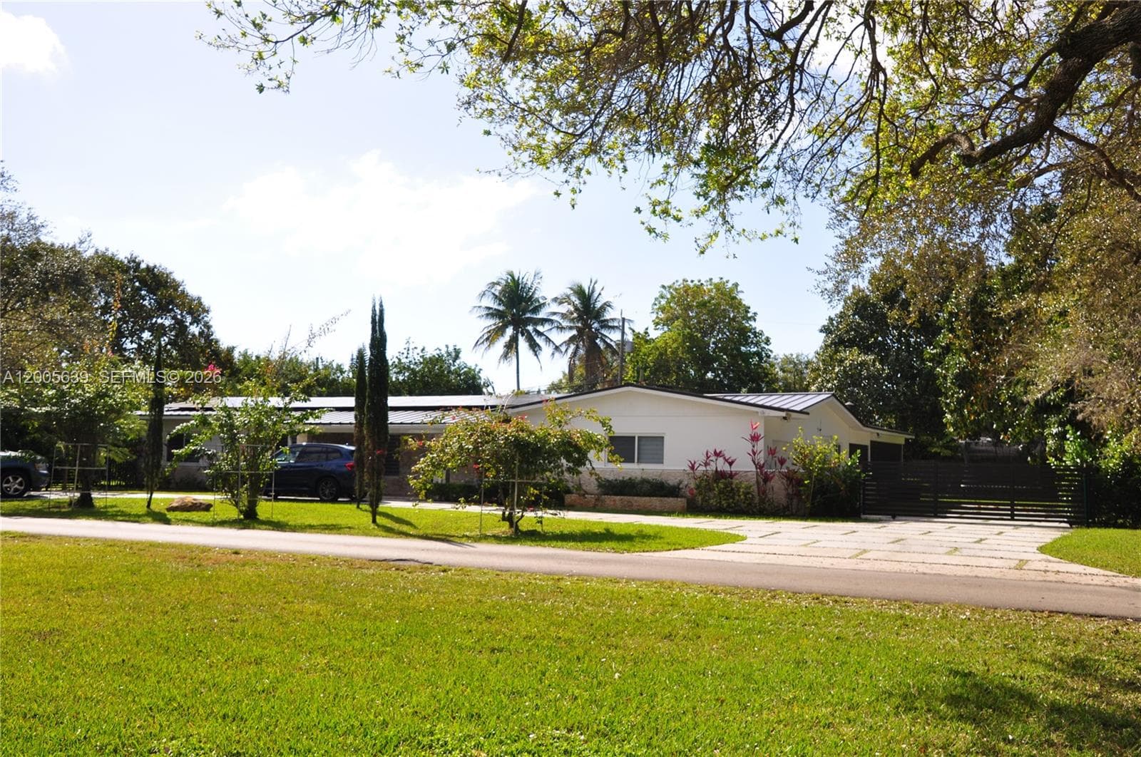 Single Family Residence at 7400 SW 116th St, Pinecrest FL 33156