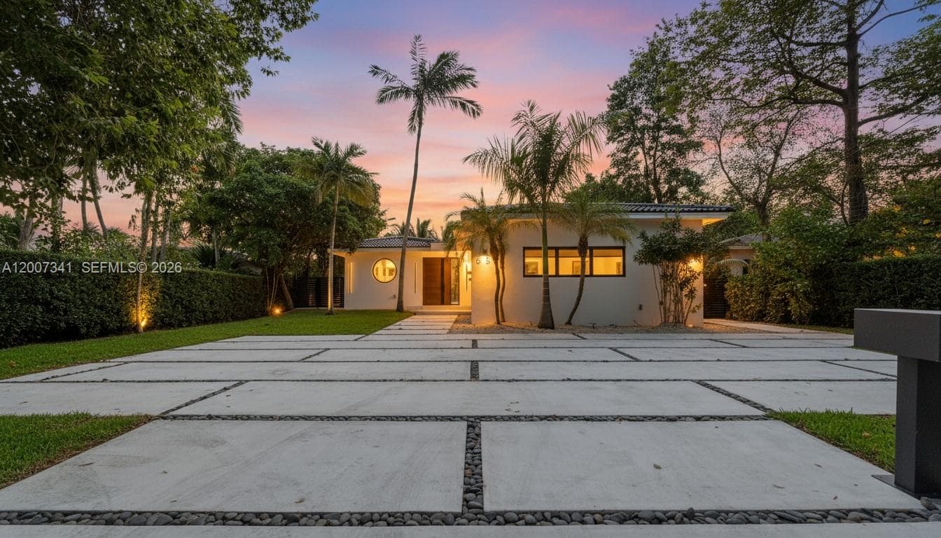Single Family Residence at 550 S Shore Dr, Miami Beach FL 33141