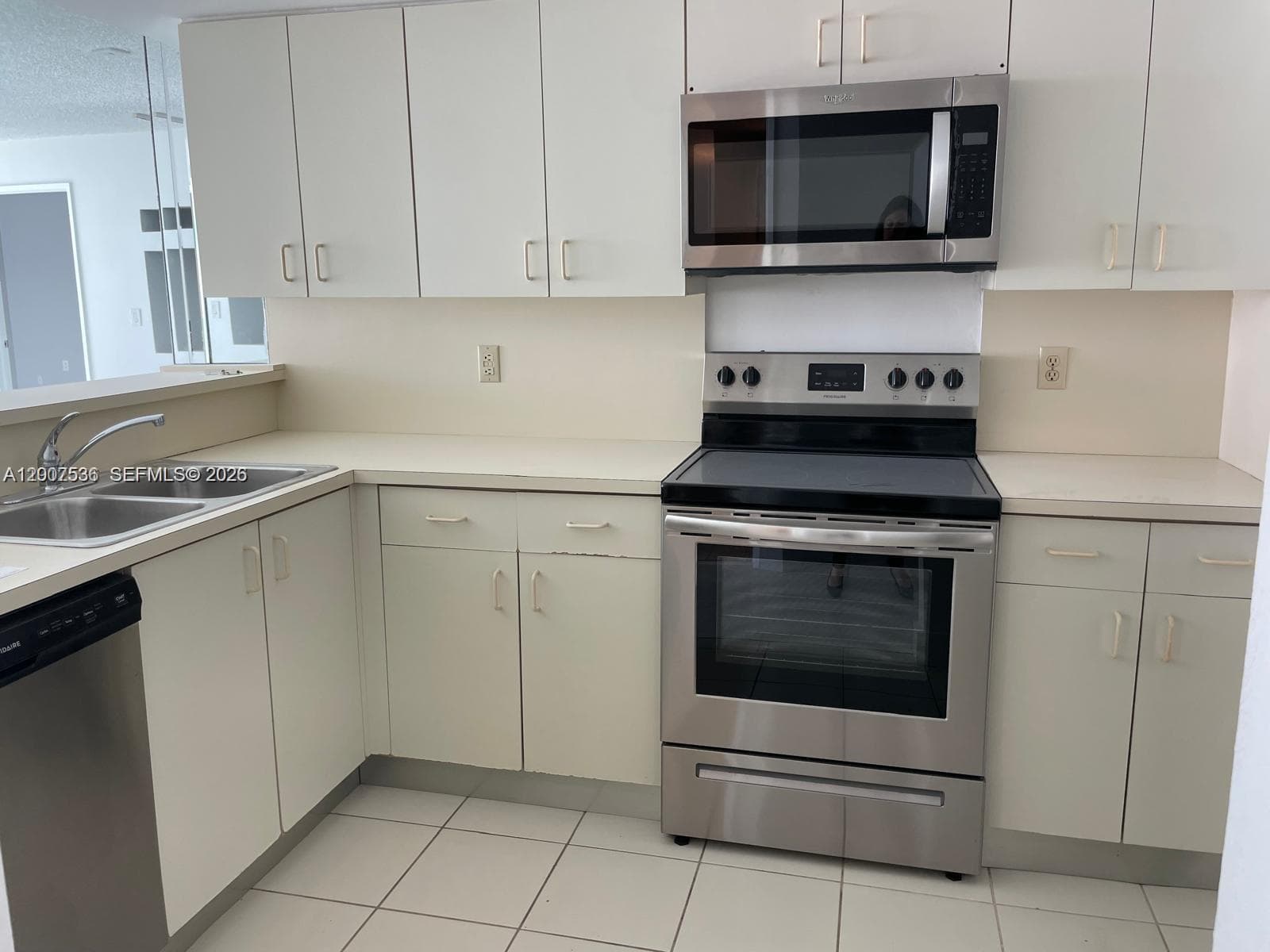 Condominium at 5880 Collins Ave # 1006, Miami Beach FL 33140