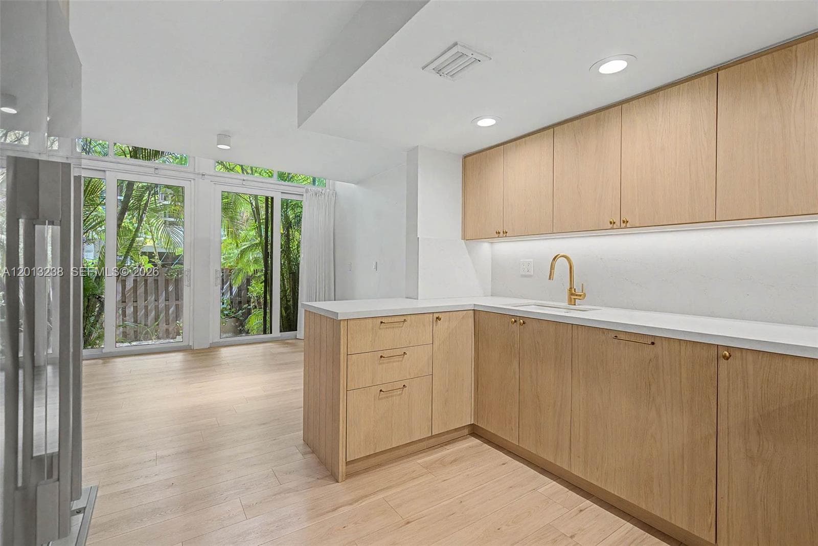 Townhouse at 2984 Mary St, Miami FL 33133
