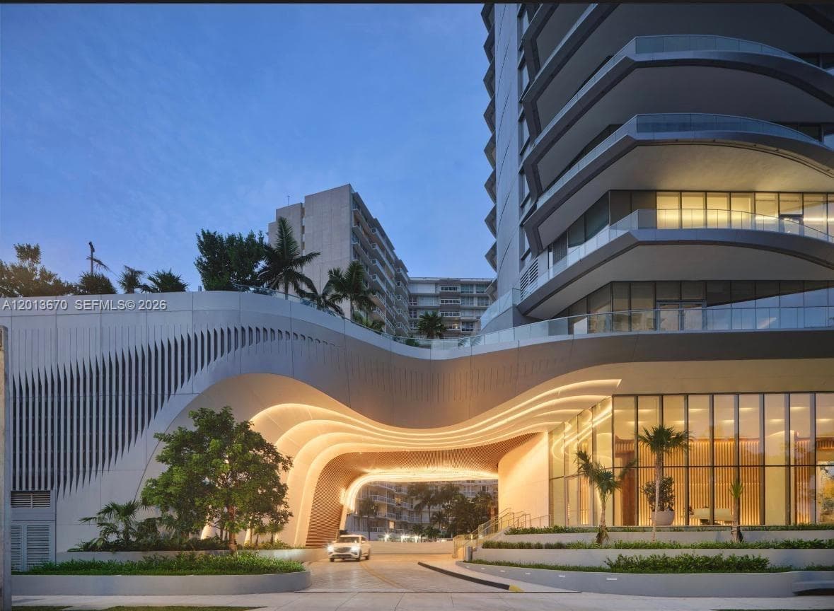 Condominium at 175 SE 25th Rd # 4202, Miami FL 33129