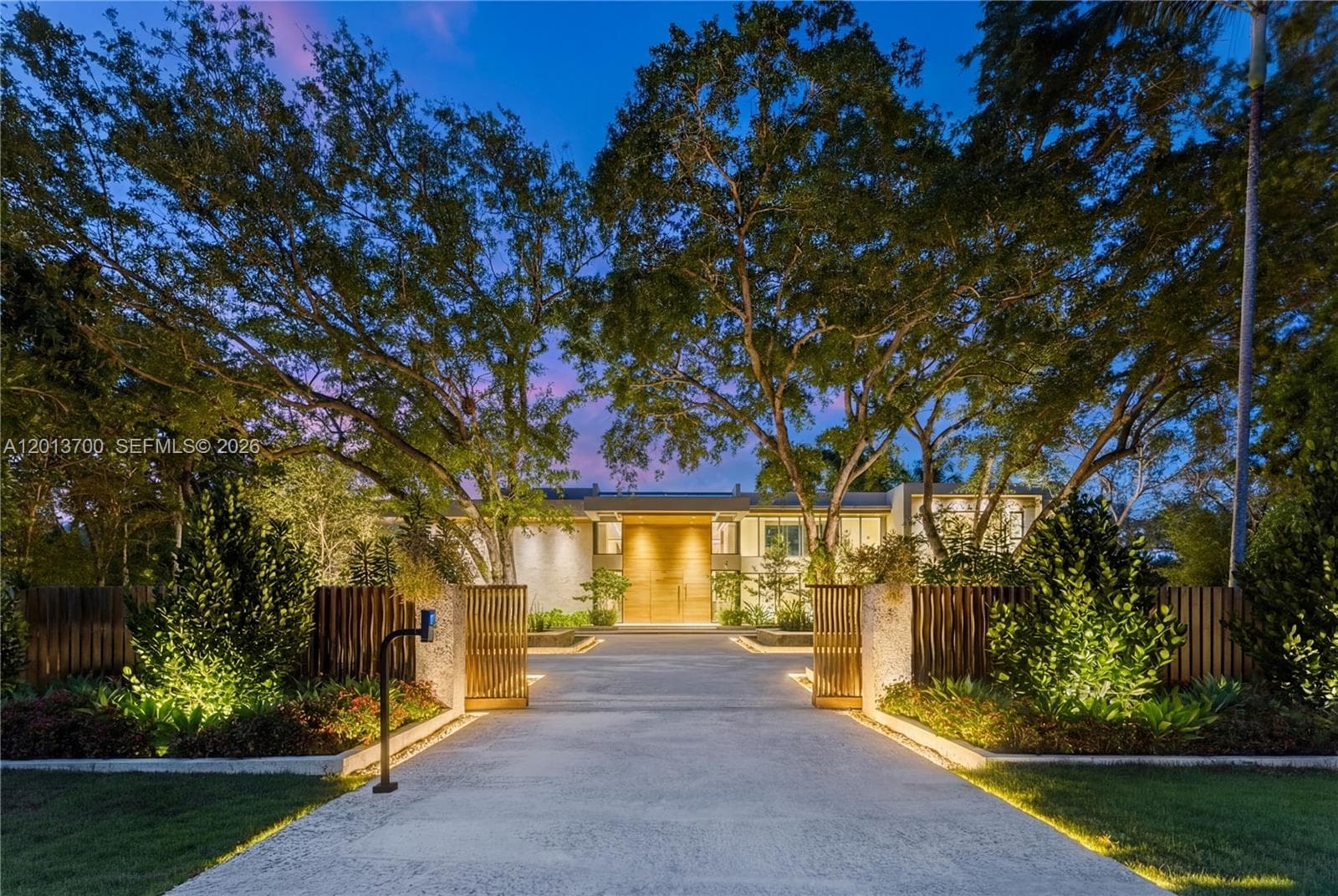 Single Family Residence at 6701 SW 101st St, Pinecrest FL 33156